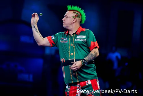 In klassischen Weihnachtsfarben konnte sich Wright in einem Duell gegen Noel Malicdem durchsetzen. Zufälligerweise bedeutet der Vorname des letzteren das Wort "Weihnachten" auf Französisch.