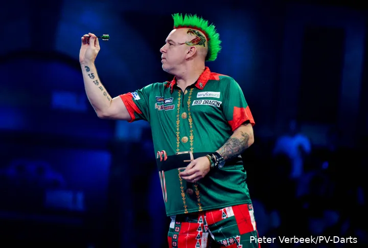 In klassischen Weihnachtsfarben konnte sich Wright in einem Duell gegen Noel Malicdem durchsetzen. Zufälligerweise bedeutet der Vorname des letzteren das Wort "Weihnachten" auf Französisch.