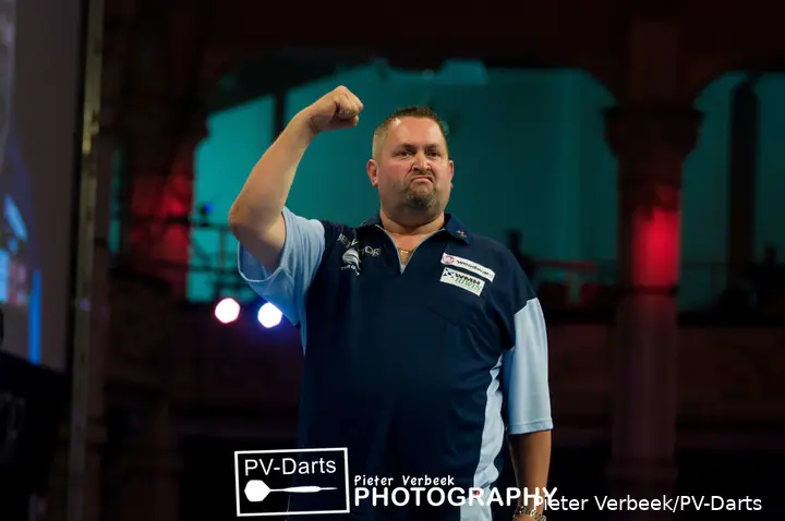 Alan Norris balt de vuist