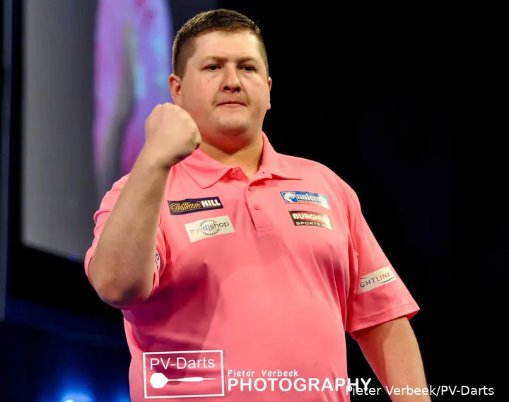 Keegan Brown balt zijn vuist.