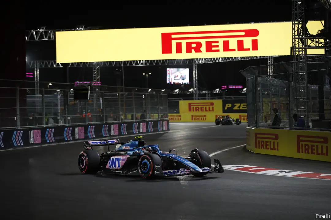 Pierre Gasly op weg naar een vijfde plek in de kwalificatie, Grand Prix Las vegas 2023.<br>