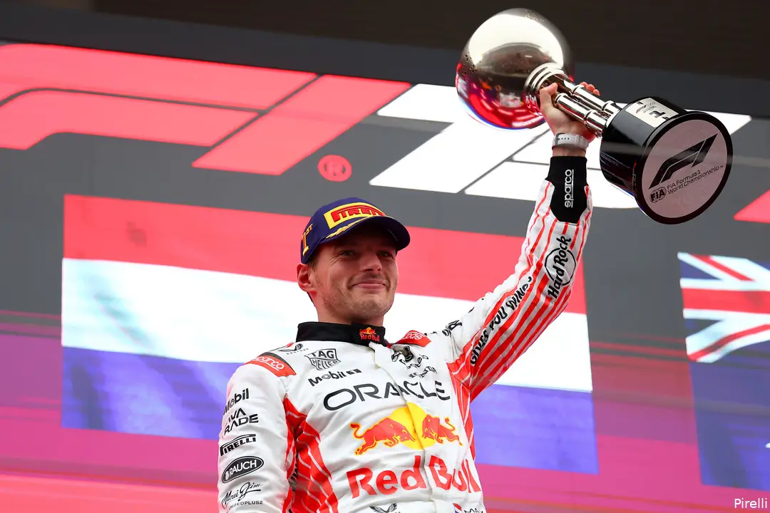max verstappen champagne zege japan 2025