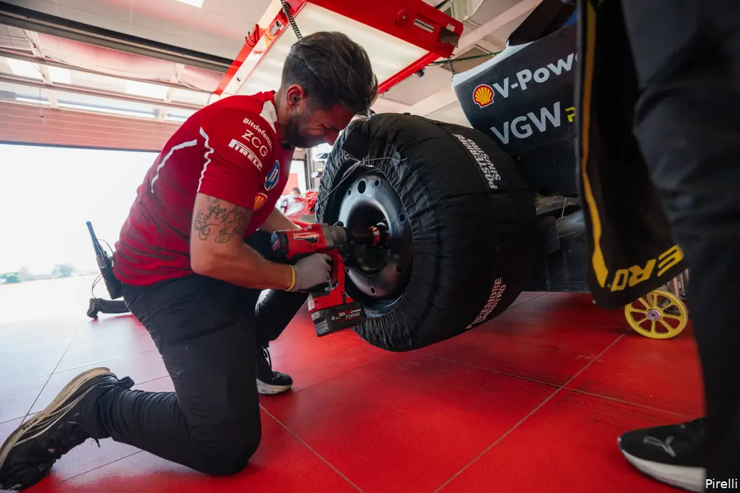 Pirelli test de intermediates en full wets voor 2026.