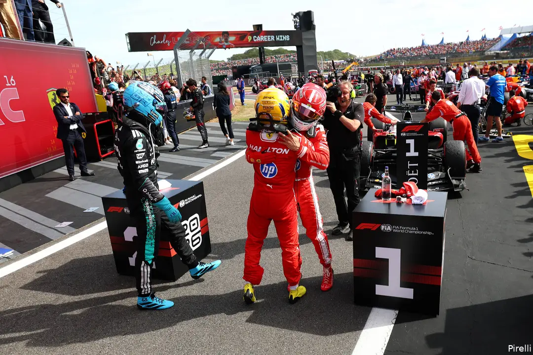 pirelli-george-russell-mercedes-charles-leclerc-lewis-hamilton-ferrari-gp-groot-brittannie-2026-zondag-4