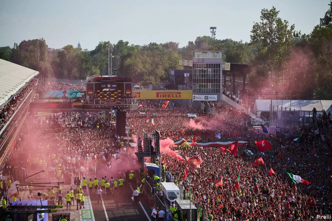kimi-antonelli-mercedes-podium-win-max-verstappen-george-russell-italië-28-sunday-monza-2026