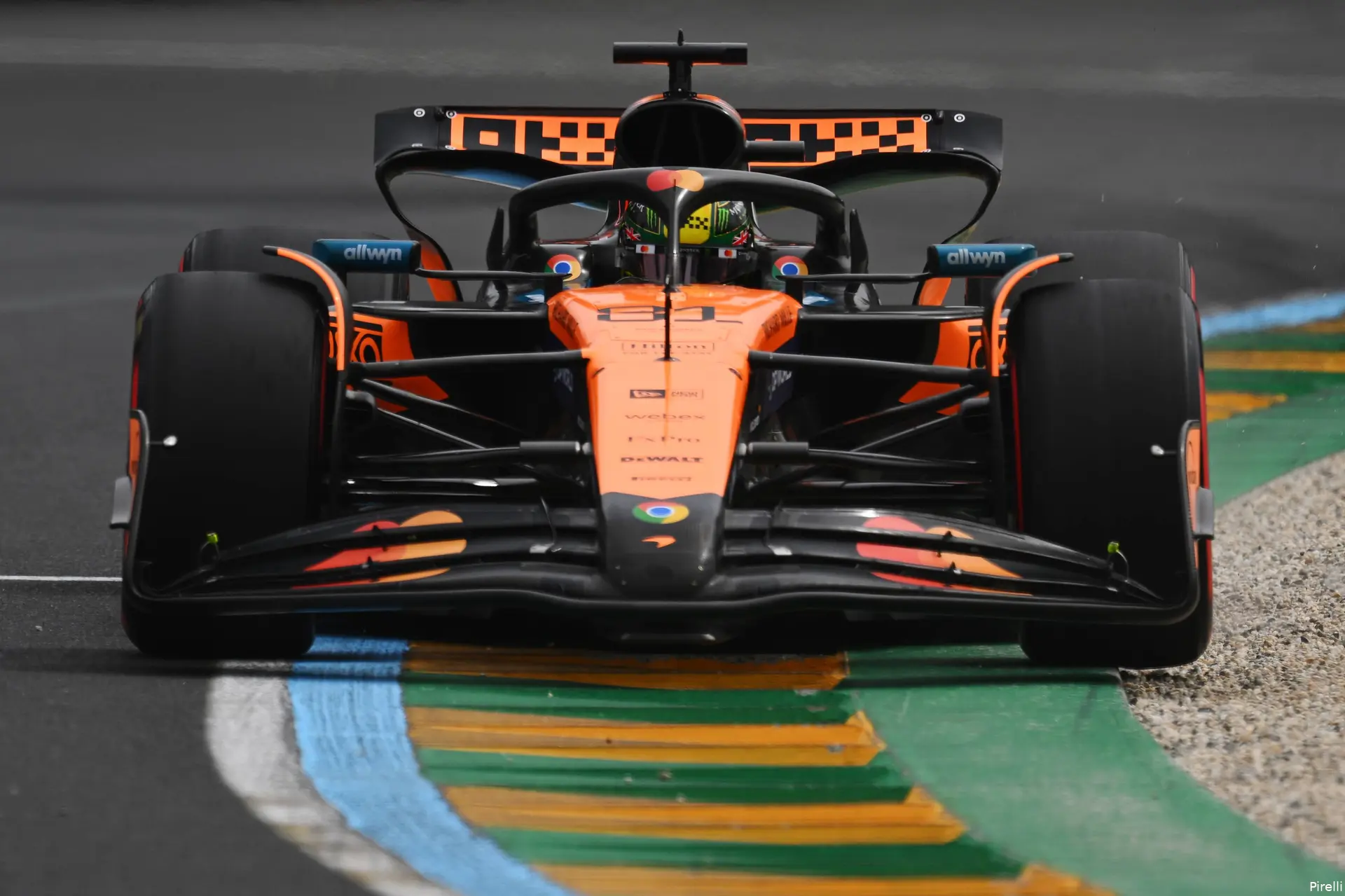 oscar piastri mclaren pirelli australie 2025