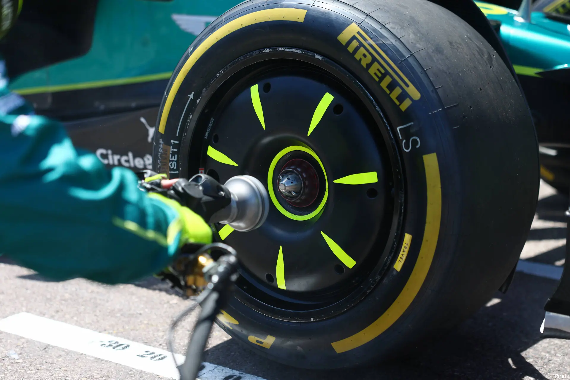 pirelli aston martin gele medium band gp monaco 2025 zondag