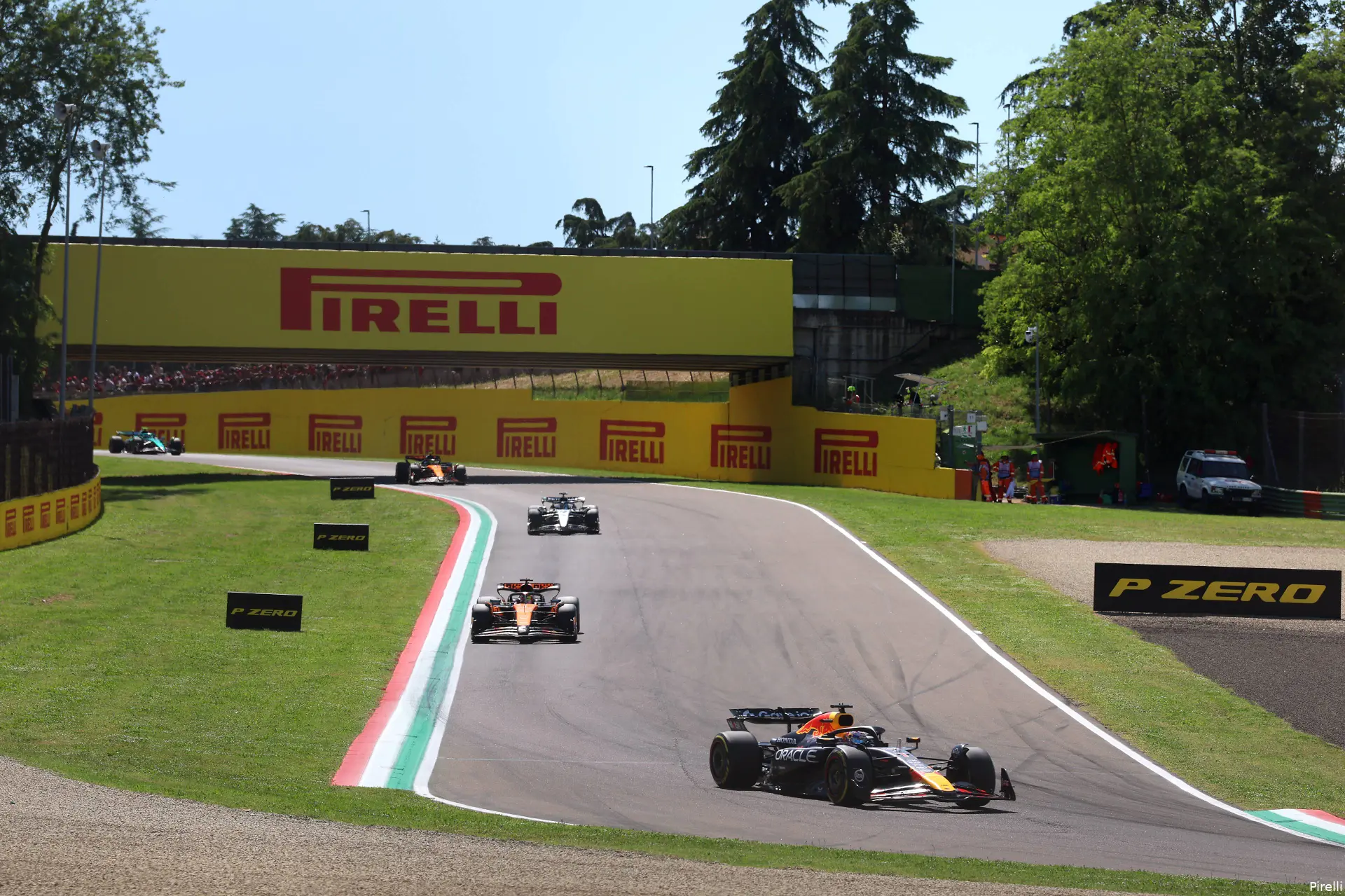 pirelli red bull racing max verstappen oscar piastri mclaren gp emilia romagna imola 2025 zondag