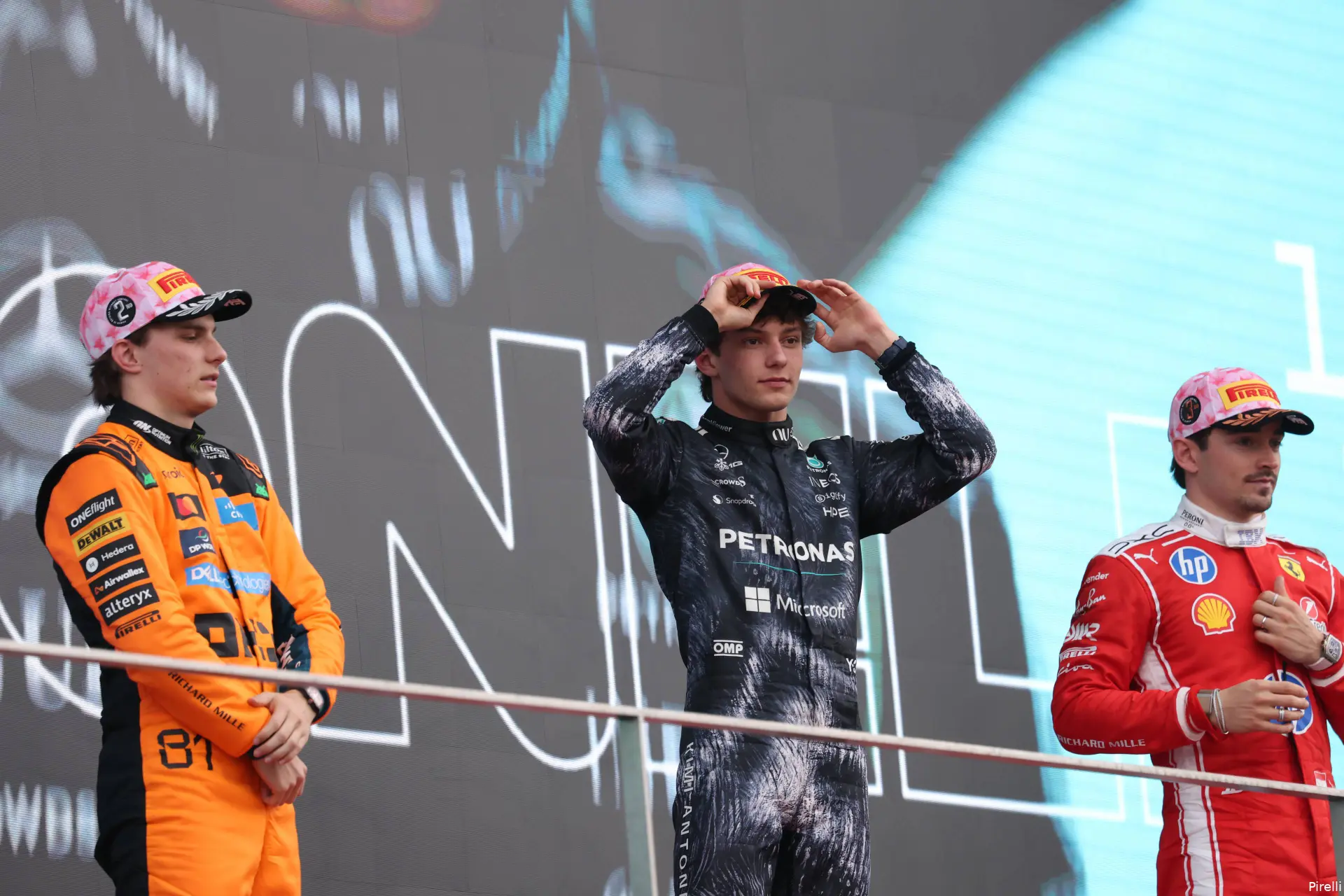 kimi-antonelli-mercedes-oscar-piastri-mclaren-charles-leclerc-ferrari-2026-zondag-japan-race-podium