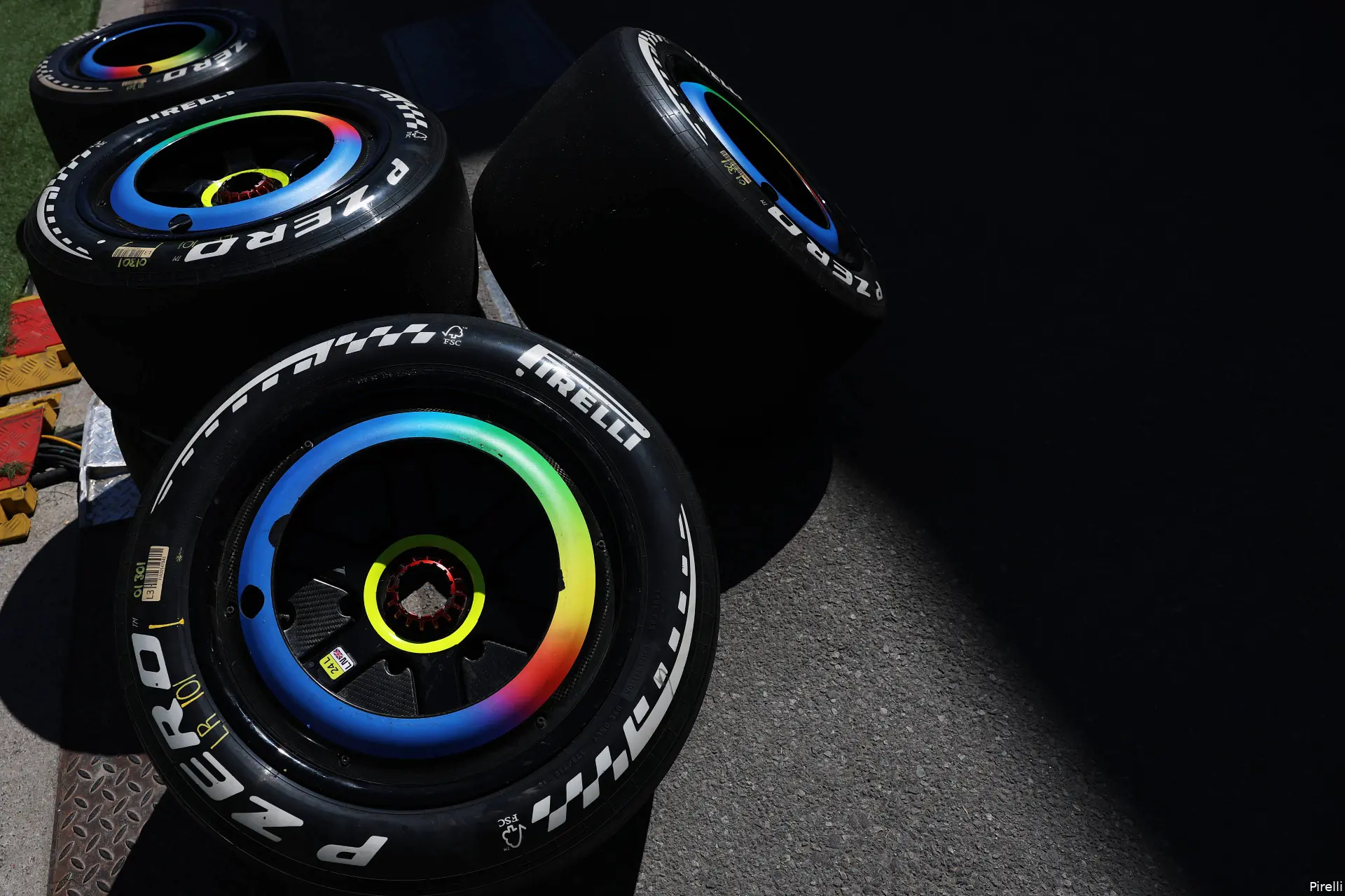 banden-pirelli-18-friday-montreal-2026