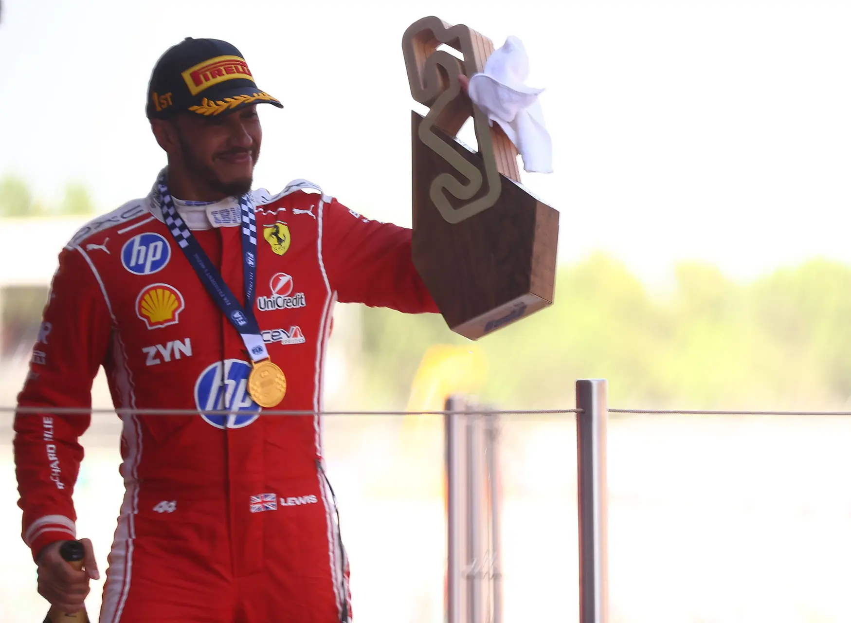 pirelli-ferrari-lewis-hamilton-gp-barcelona-catalonie-2026-zondag-podium-2