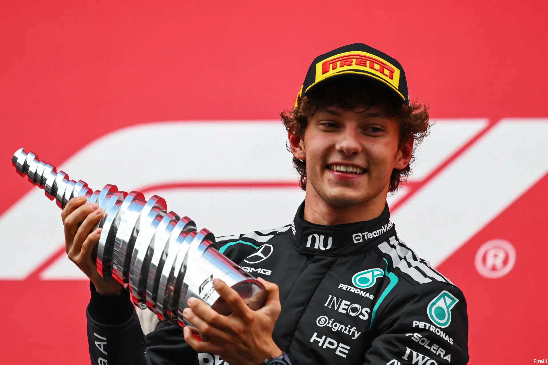 pirelli-andrea-kimi-antonelli-mercedes-gp-belgie-2026-zondag-podium-6