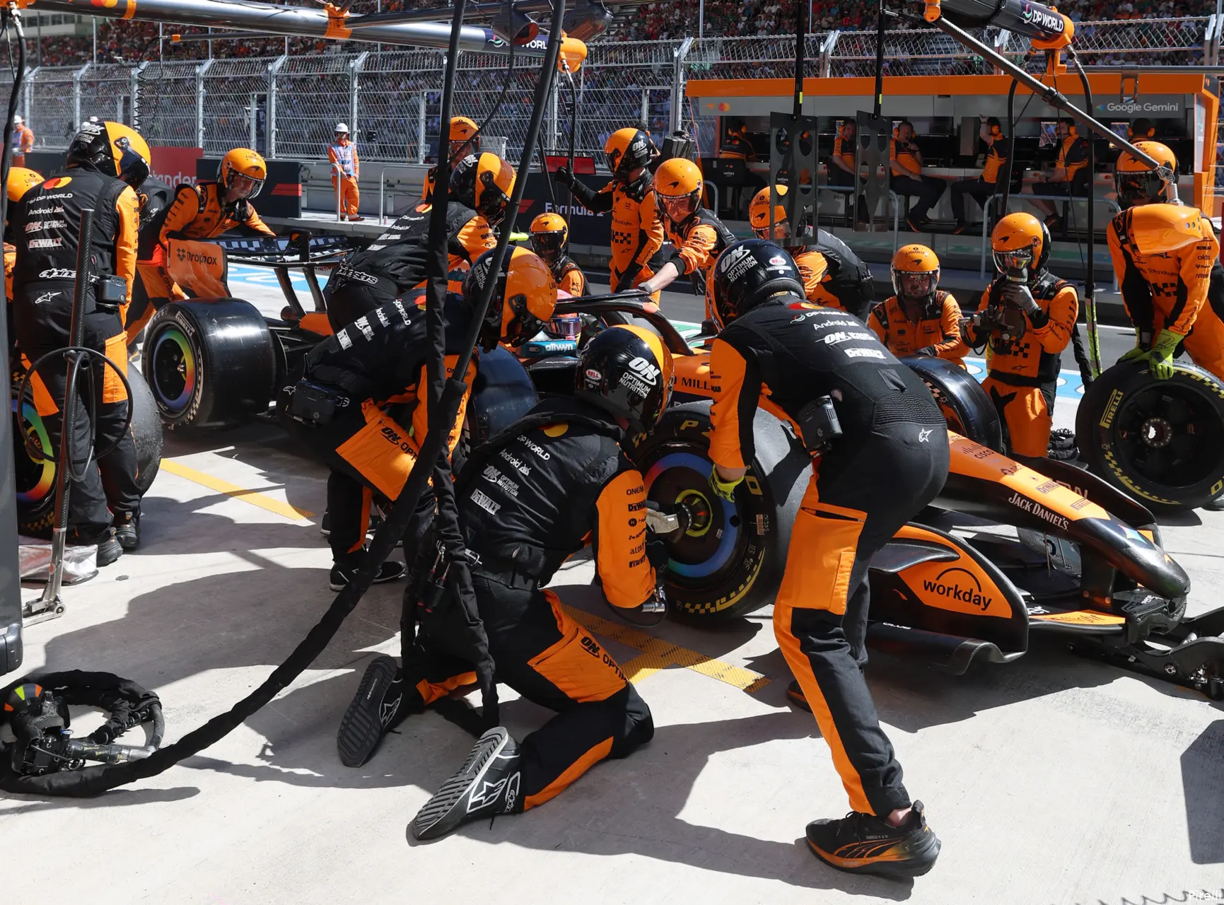 lando-norris-slow-pit-stop-2026-spanje-madrid-sunday-mclaren