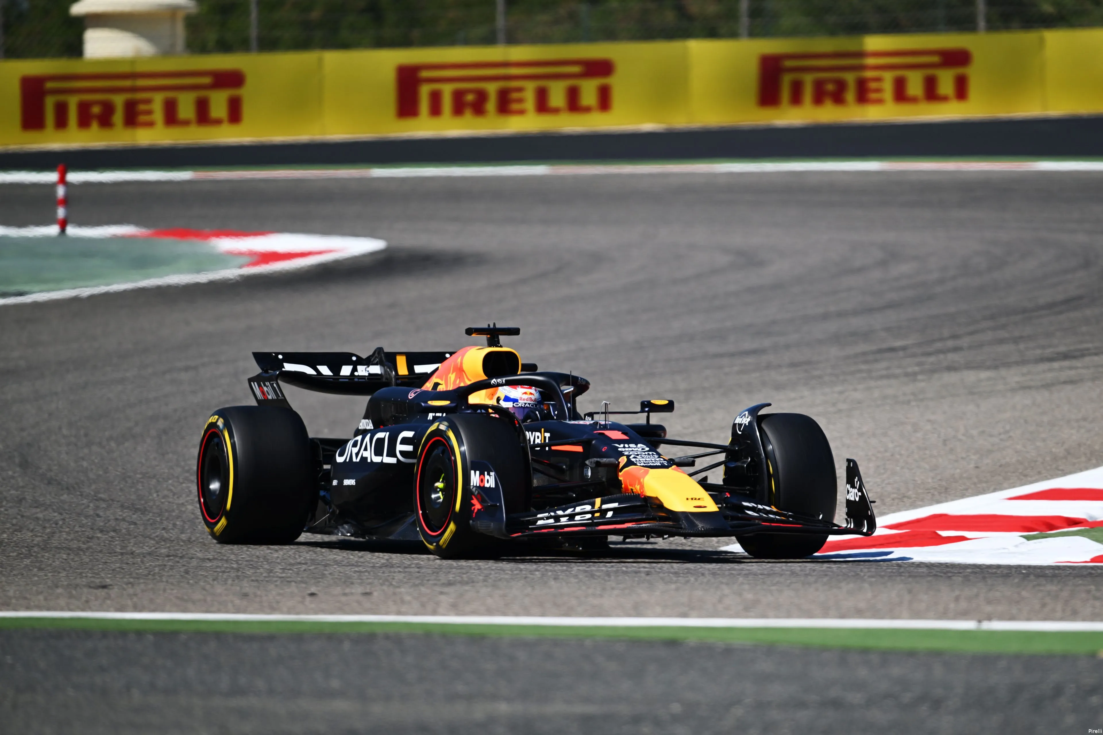 red bull racing max verstappen rb20 2024 bahrein