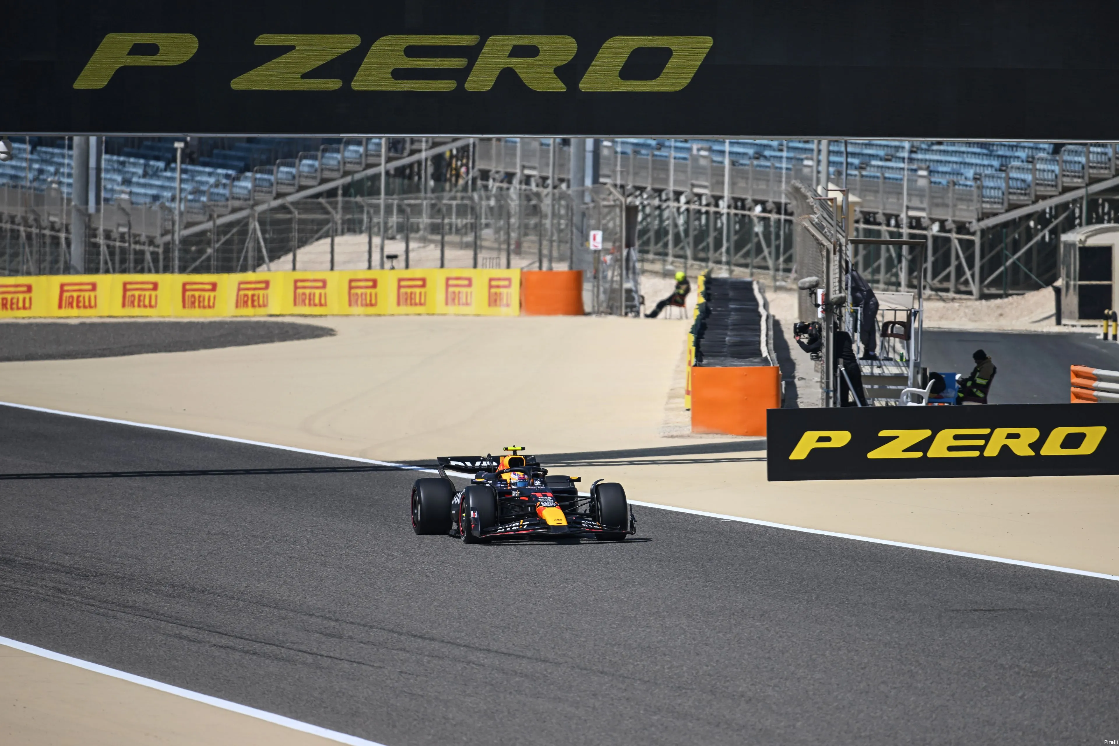 sergio perez red bull wintertest bahrein 2024