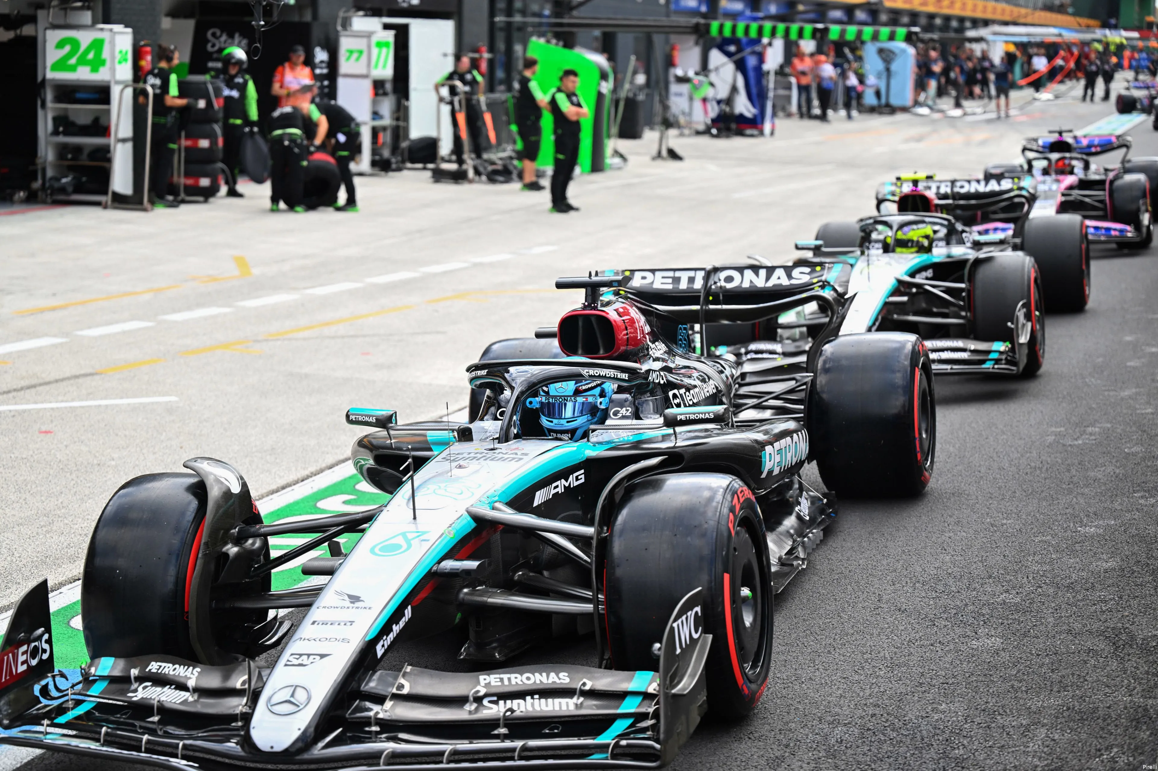 george russell mercedes lewis hamilton pitstraat 19 saturday zandvoort 2024