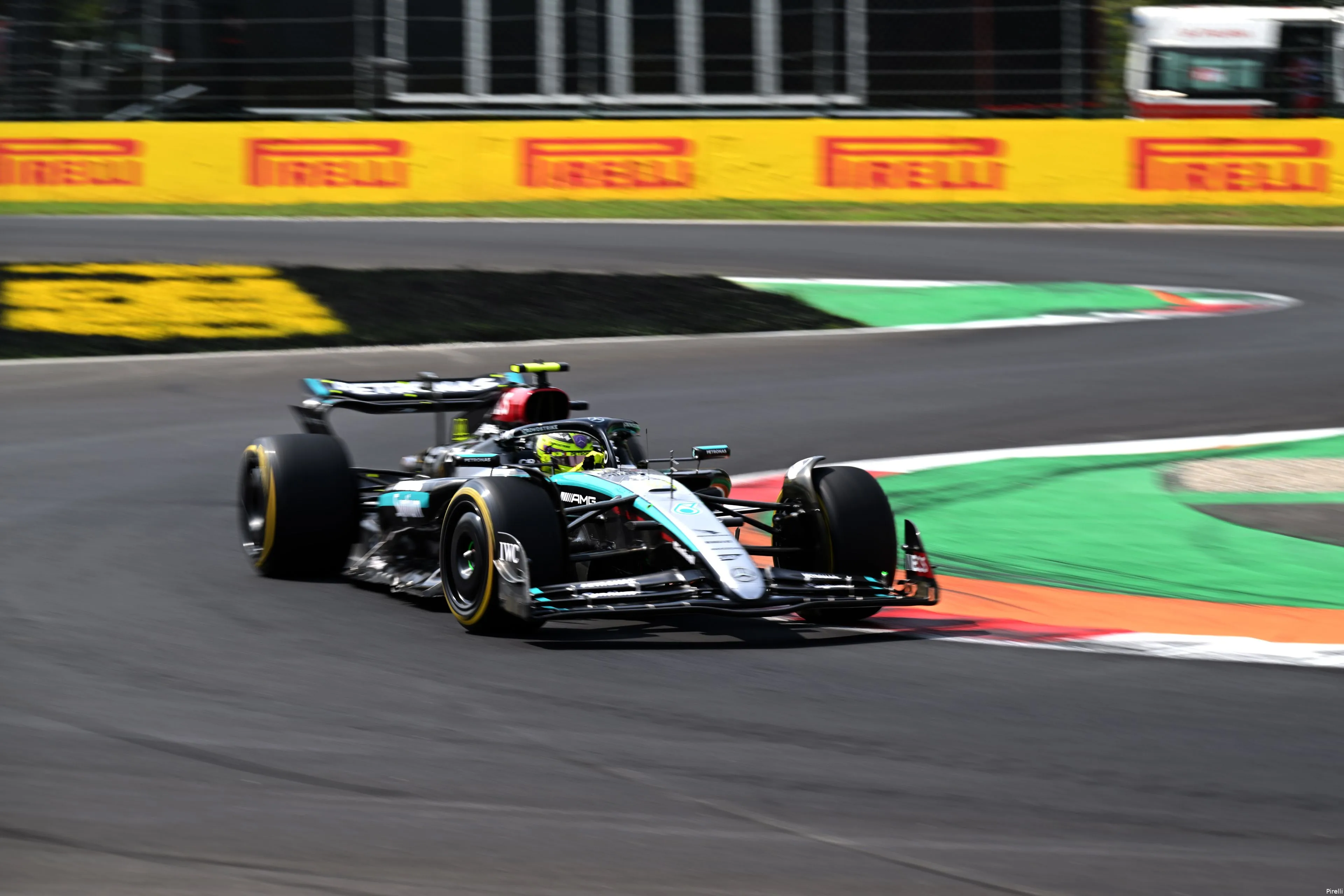 pirelli lewis hamilton mercedes gp italie zaterdag 2024