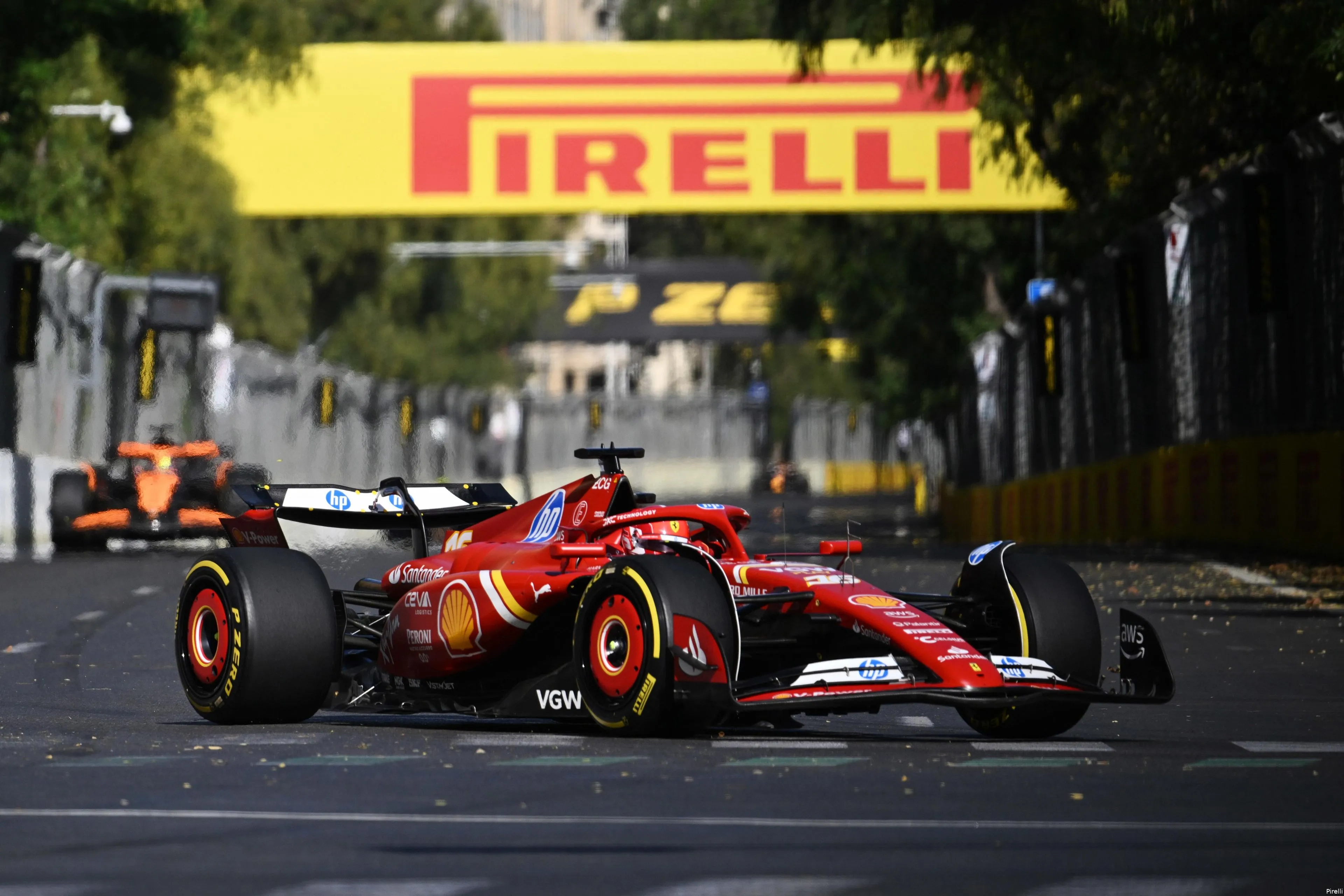 ferrari charles leclerc mclaren oscar piastri pirelli azerbeidzjan zondag 2024 2