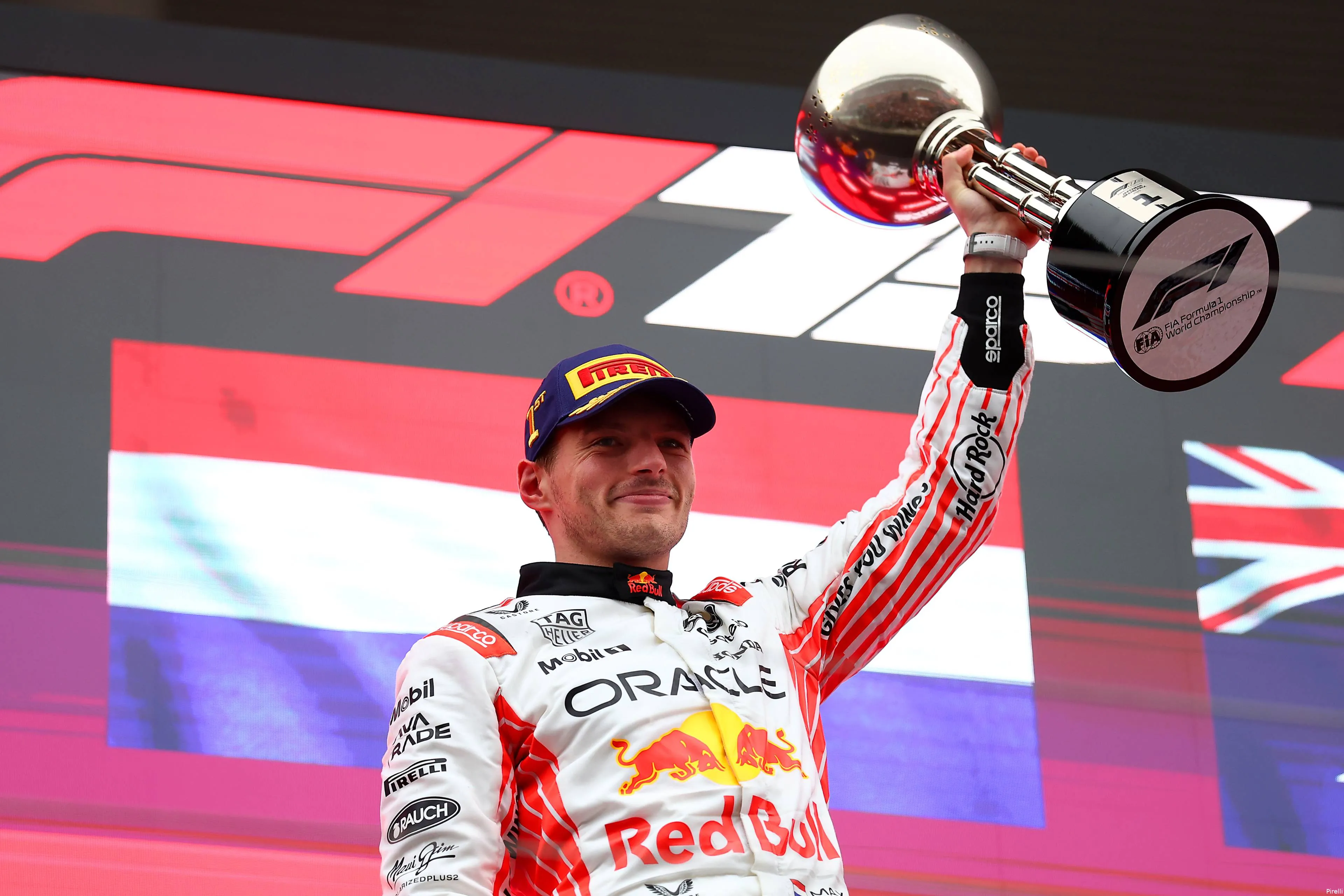 max verstappen champagne zege japan 2025