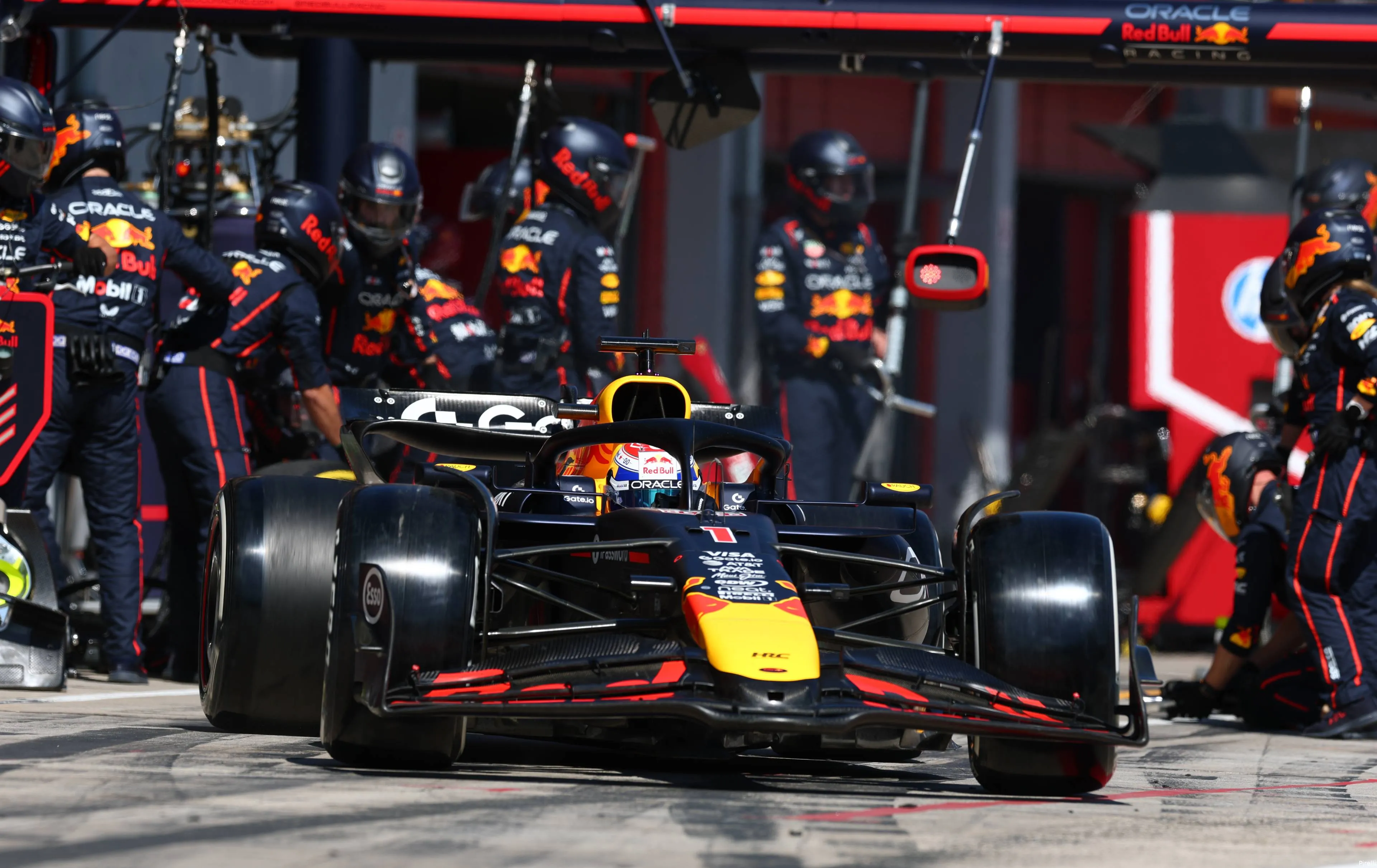pirelli red bull racing max verstappen pitstop gp emilia romagna imola 2025 zondag