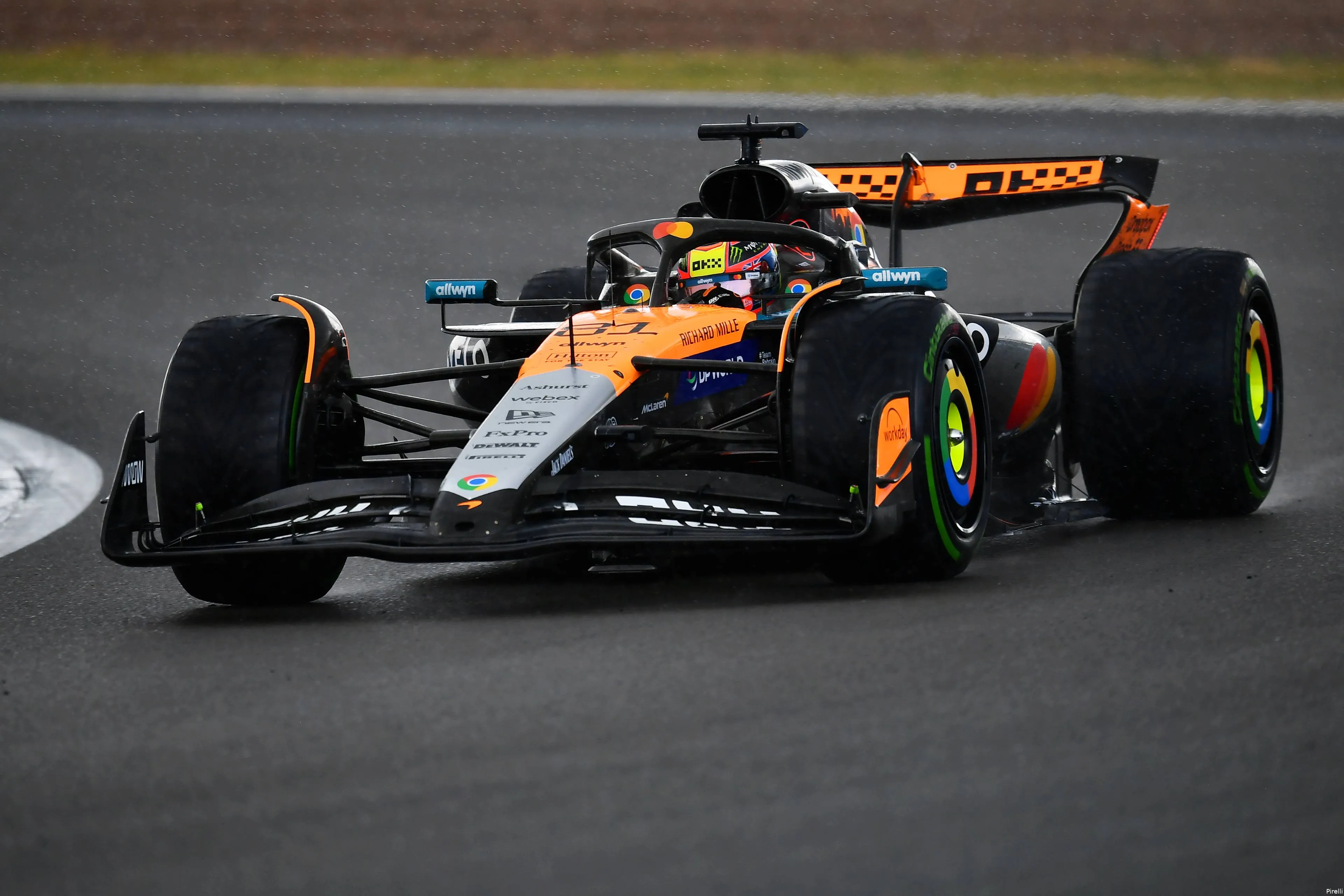 oscar piastri mclaren 2025 silverstone groot brittannie zondag race 1 pirelli