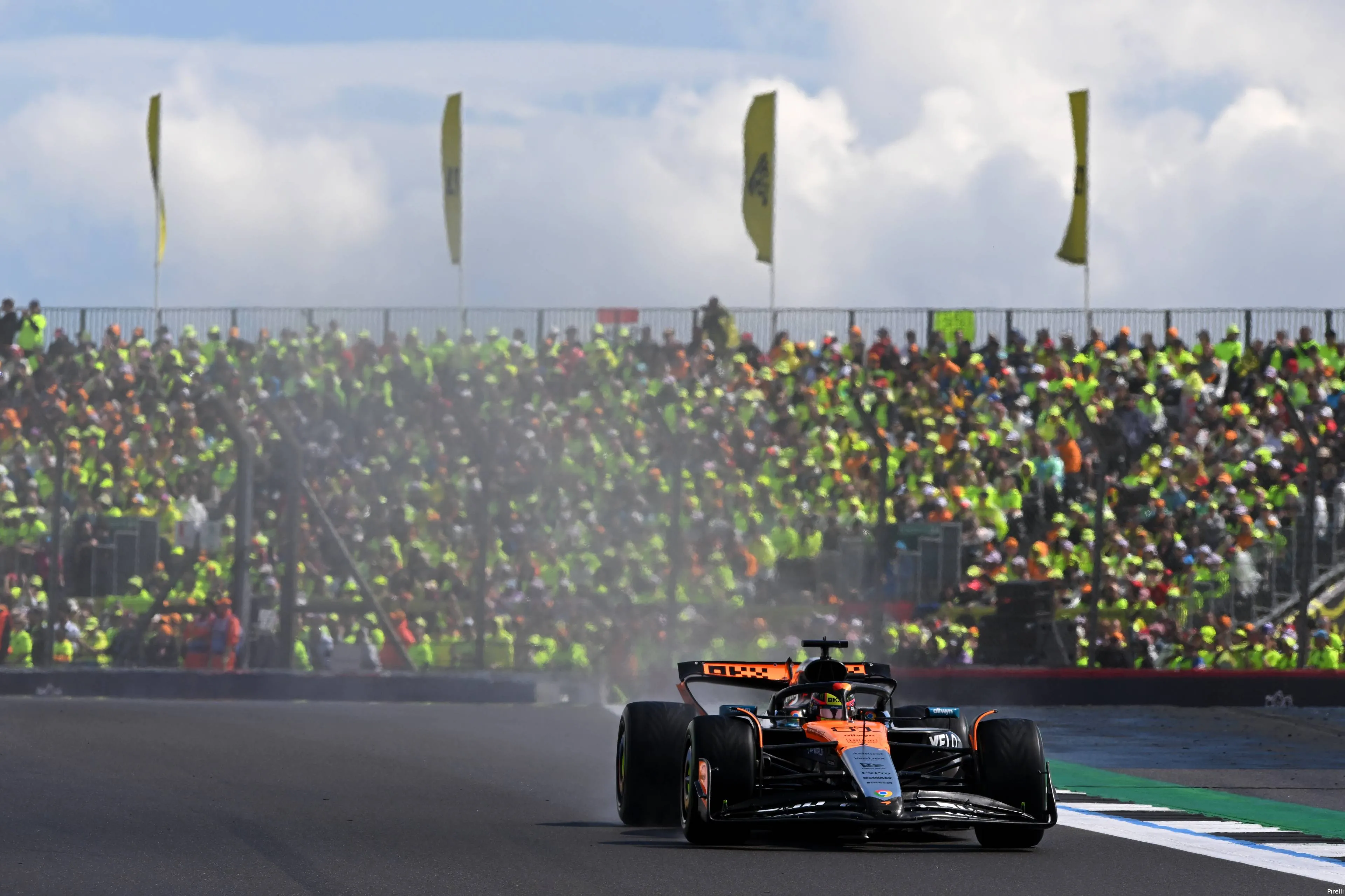 oscar piastri mclaren 2025 silverstone groot brittannie zondag race pirelli