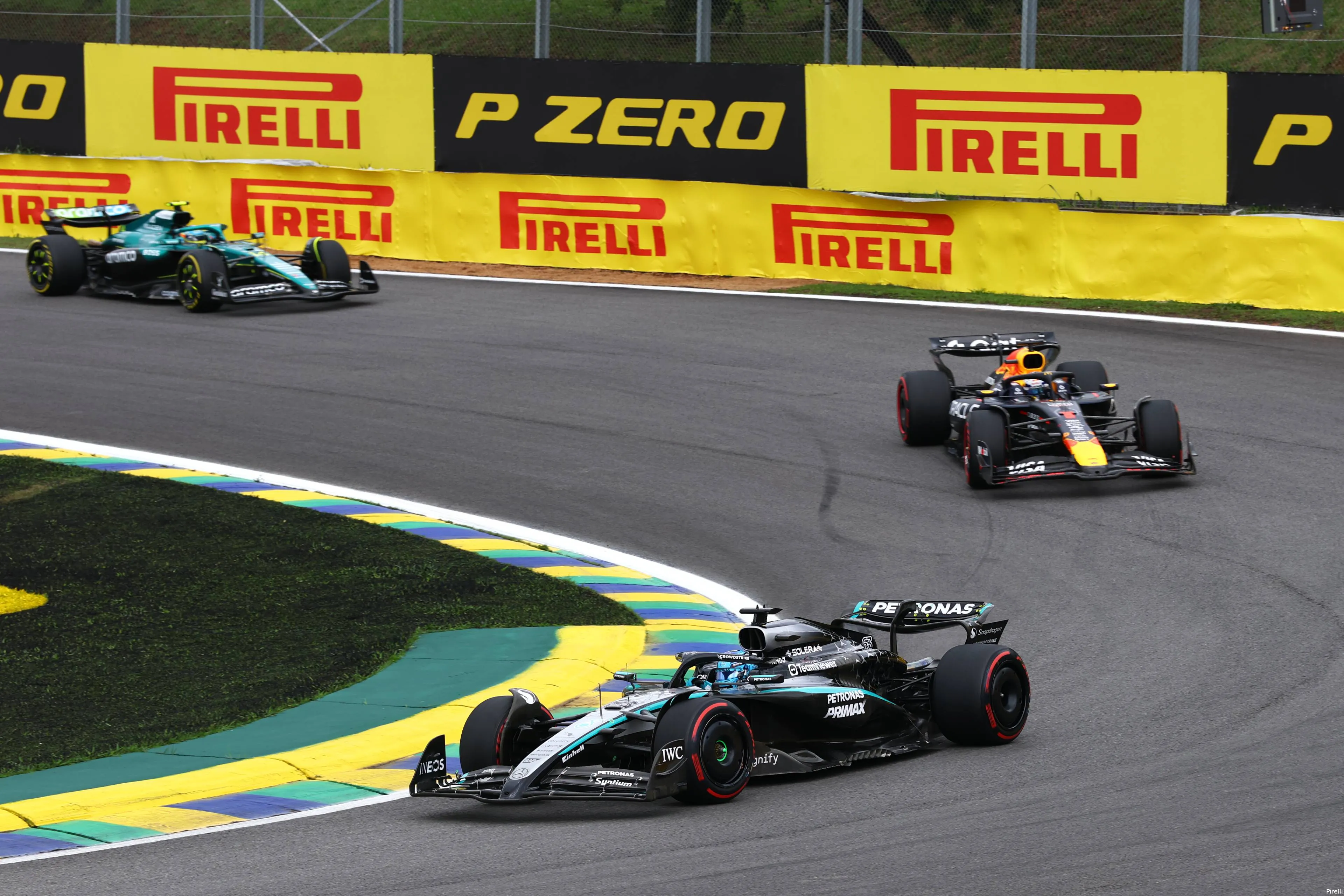pirelli-mercedes-george-russell-fernando-alonso-aston-martin-red-bull-racing-max-verstappen-gp-sao-paulo-brazilie-2025-zaterdag