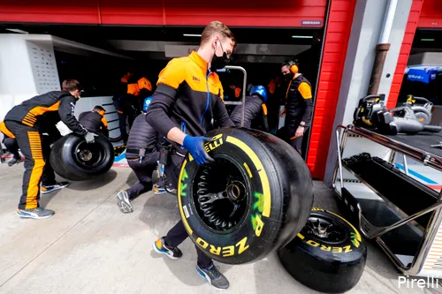 Het oververhitten van de banden zorgt ervoor dat de coureurs elkaar minder goed kunnen volgen (Foto: McLaren F1 Media)