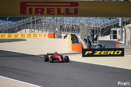 Ook in 2024 heeft Ferrari weinig geluk met putdeksels (Foto: Pirelli)<br>
