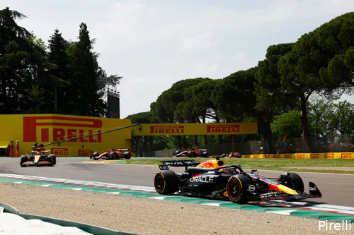 Volgens het Spaanse AS had Verstappen de race op de zaterdag al gewonnen (Foto: Pirelli)<br>