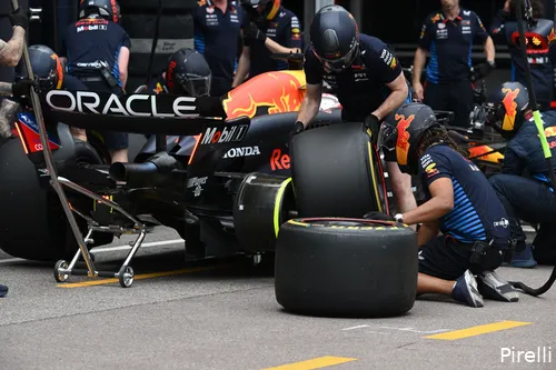 max verstappen pitstop monaco red bull racing friday montecarlo 2024