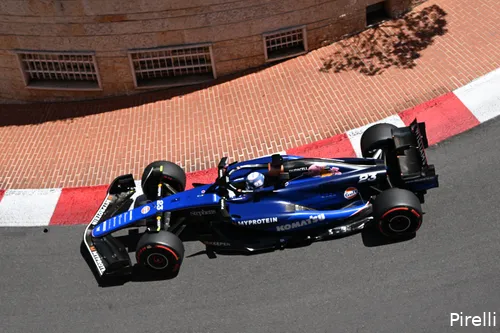 Alexander Albon raakte behoorlijk gefrustreerd door zijn voorbanden. (Foto: Pirelli)