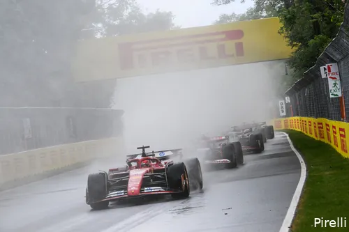 <i>Filevorming in Monaco met Leclerc als locomotief.</i>