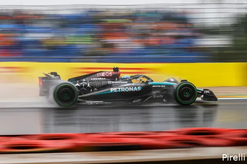 Mercedes hoopte op een droog moment, maar kreeg er meer regen voor terug.