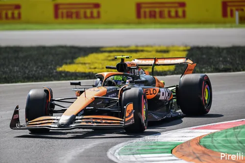 <i>Lando Norris heeft de snelheid in Bakoe nog niet te pakken.</i>