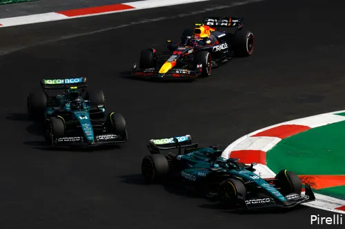 Aston Martin in actie in Mexico.