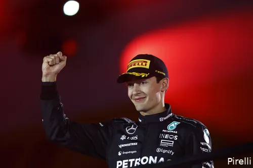 Russell won op dominante wijze de Grand Prix van Las Vegas.