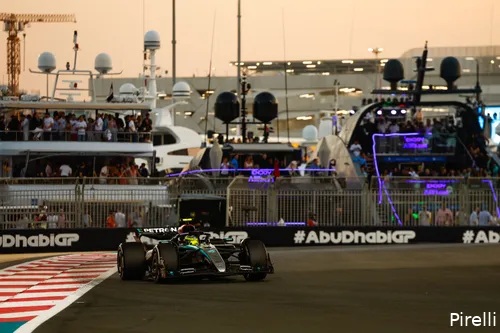 Hamilton eindigde in zijn laatste race voor Mercedes op de vierde plaats.