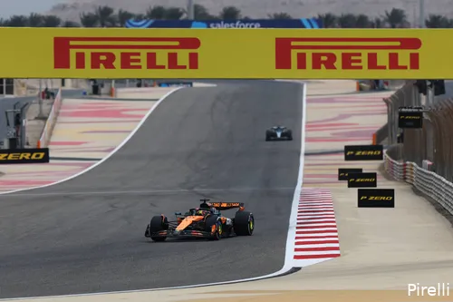 pirelli mclaren oscar piastri testdag 2 bahrein 2025 4