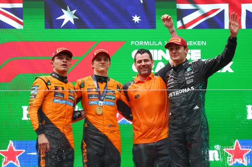 Piastri won de race in China, voor zijn teamgenoot Norris.