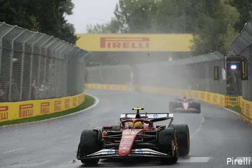 Hamilton was zondag voortdurend aan het vechten met zijn SF-25.