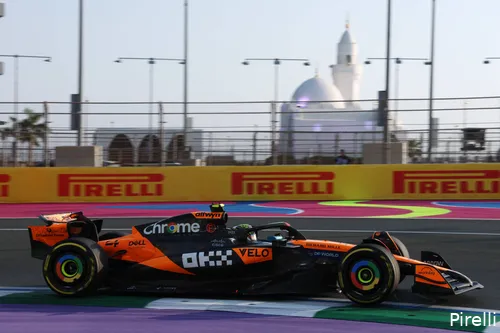 lando norris jeddah vrijdag mclaren 2025