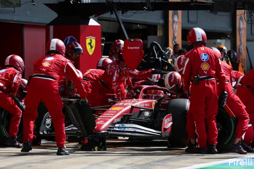 charles leclerc ferrari pitstop 2025 silverstone groot brittannie zondag race pirelli