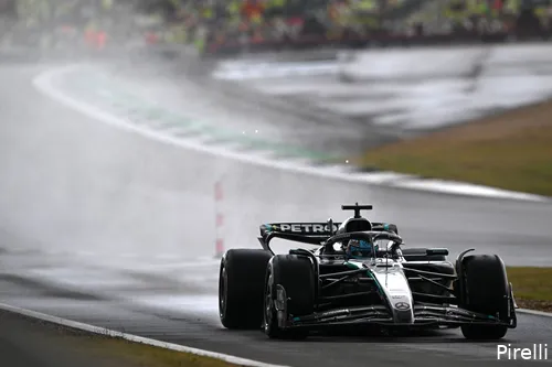 george russell mercedes 2025 silverstone groot brittannie zondag race pirelli