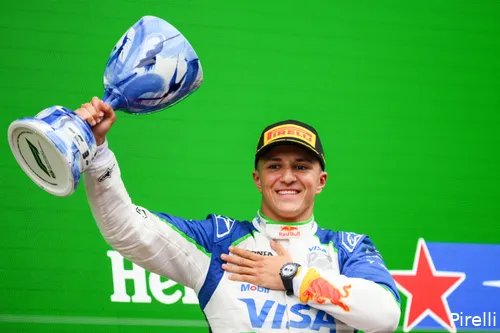 pirelli-isack-hadjar-visa-cash-app-racing-bulls-gp-nederland-2025-zondag-podium-3