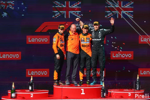 pirelli-lando-norris-mclaren-oscar-piastri-george-russell-mercedes-gp-hongarije-2025-zondag-podium-2