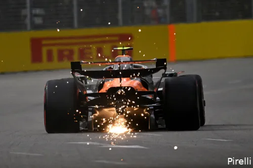 lando-norris-mclaren-vrijdag-singapore-2025