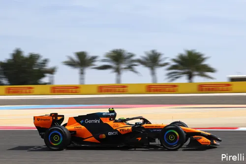 lando-norris-mclaren-bahrein-wintertest-dag1-1