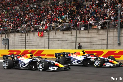 arvid-lindblad-liam-lawson-racing-bulls-2026-zondag-race-china-pirelli