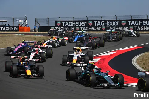 isack-hadjar-kimi-antonelli-start-sprintrace-red-bull-racing-mercedes-7-saturday-shanghai-2026